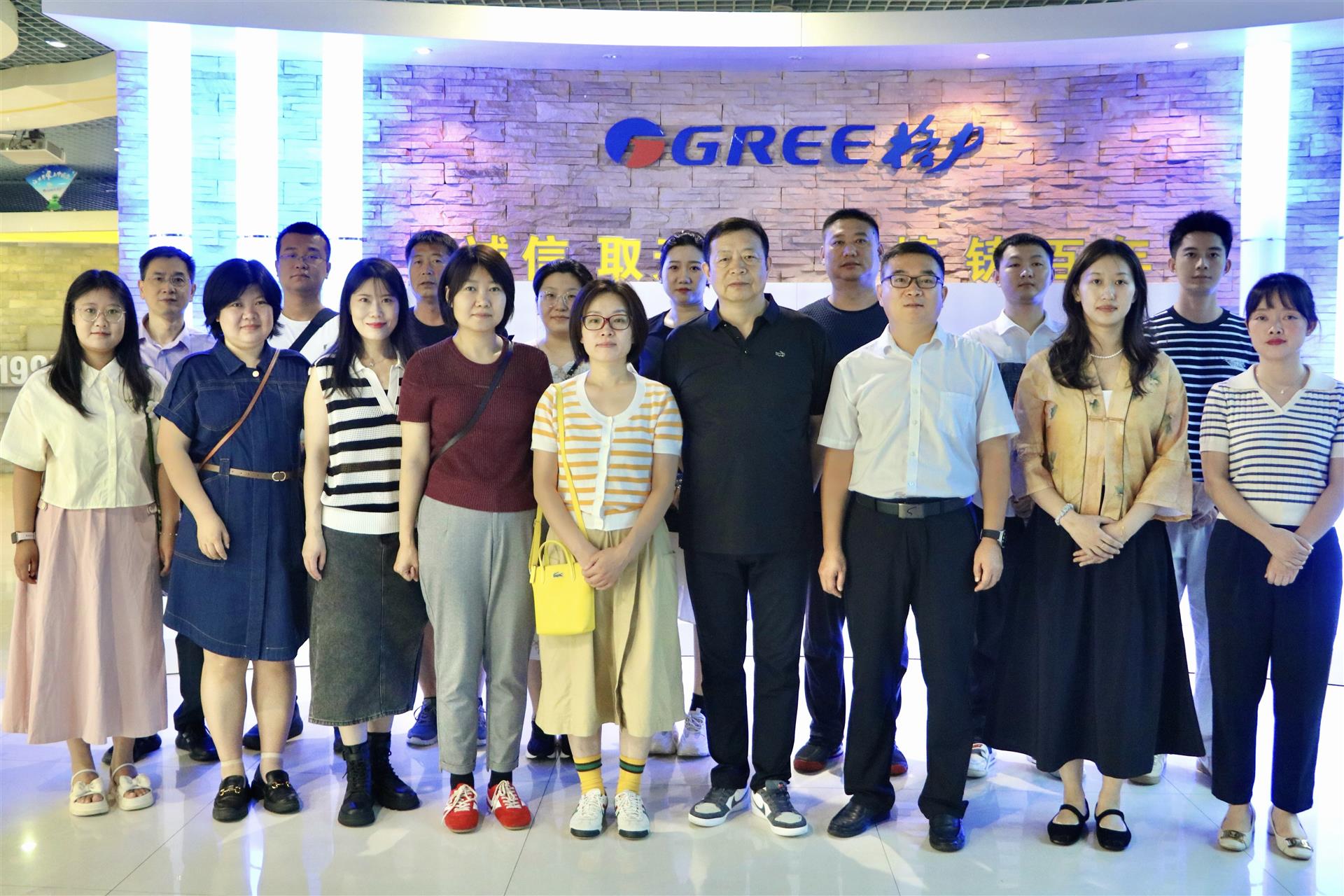 adec7a25e82db744a75f6ad3d811ecd adec7a25e82db744a75f6ad3d811ecd